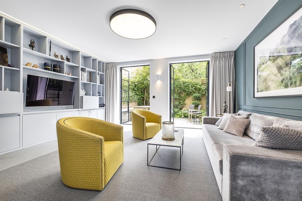 Property photo 2 of 18 Reception 1