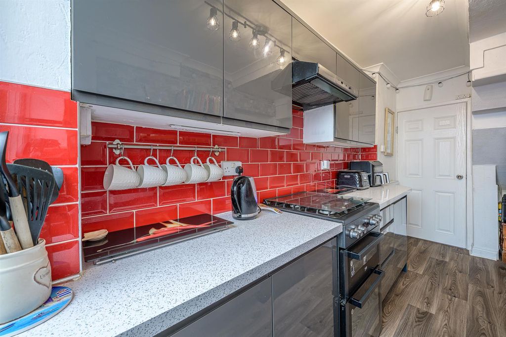 Property photo 3 of 25