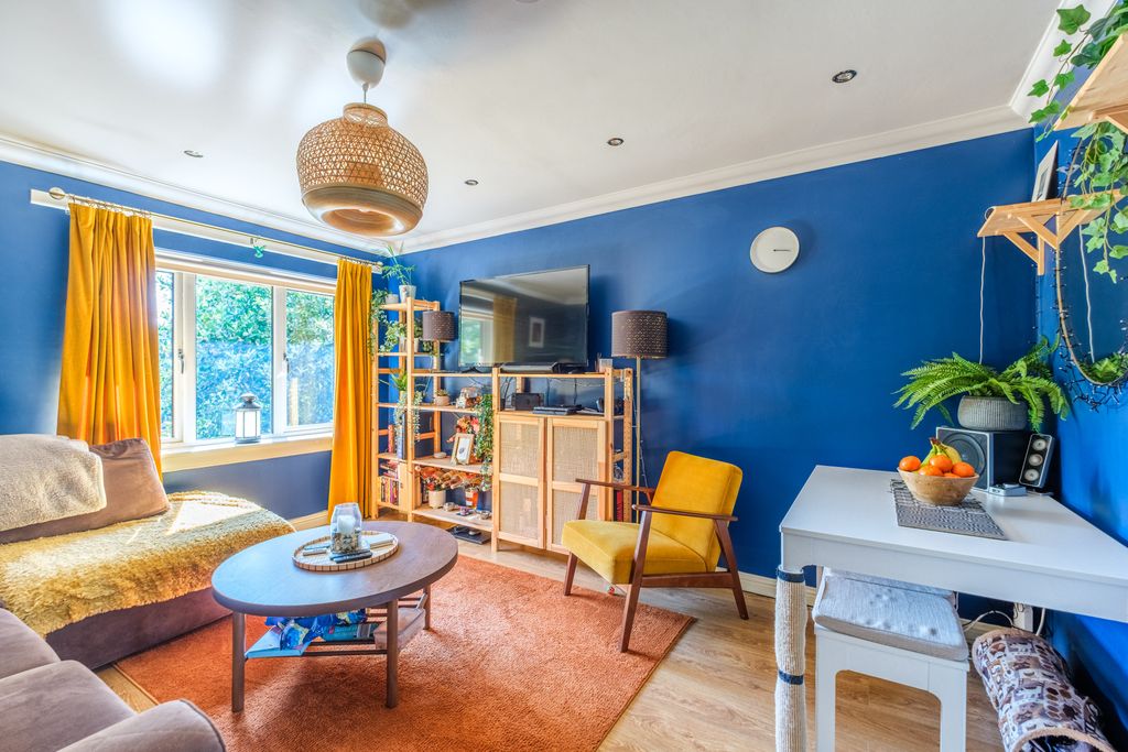 Property photo 2 of 25