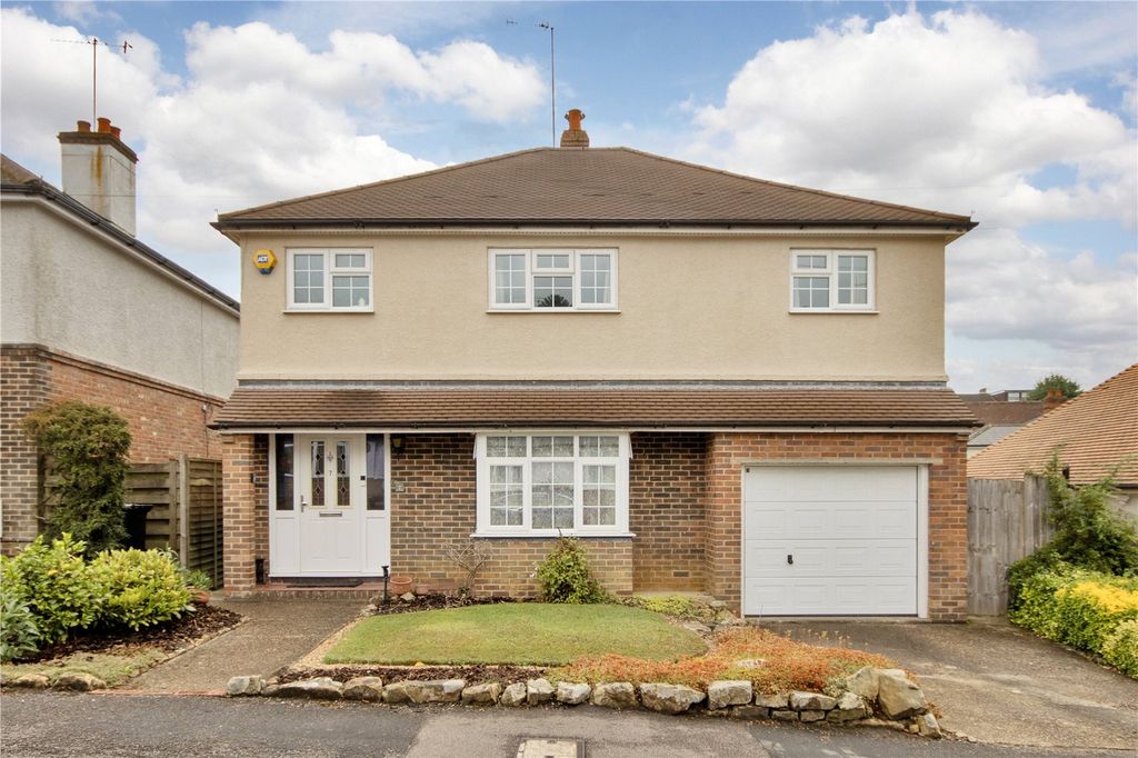 Property photo 1 of 18 7 Doric Avenue