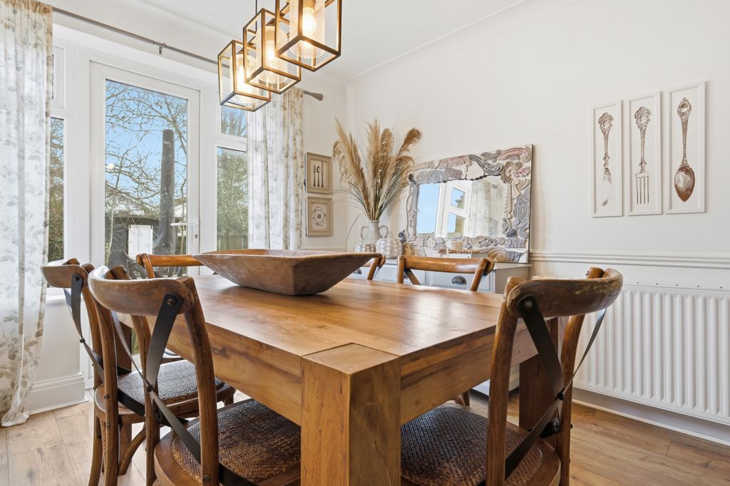 Property photo 3 of 21 Dining Area