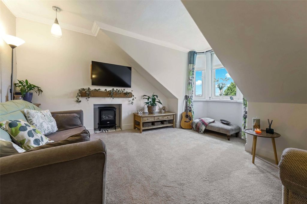 Property photo 2 of 19 Picture No. 32