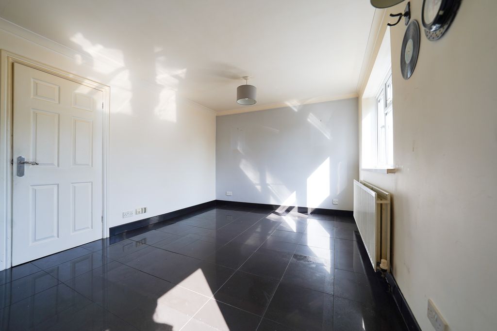 Property photo 2 of 17 Dsc03871