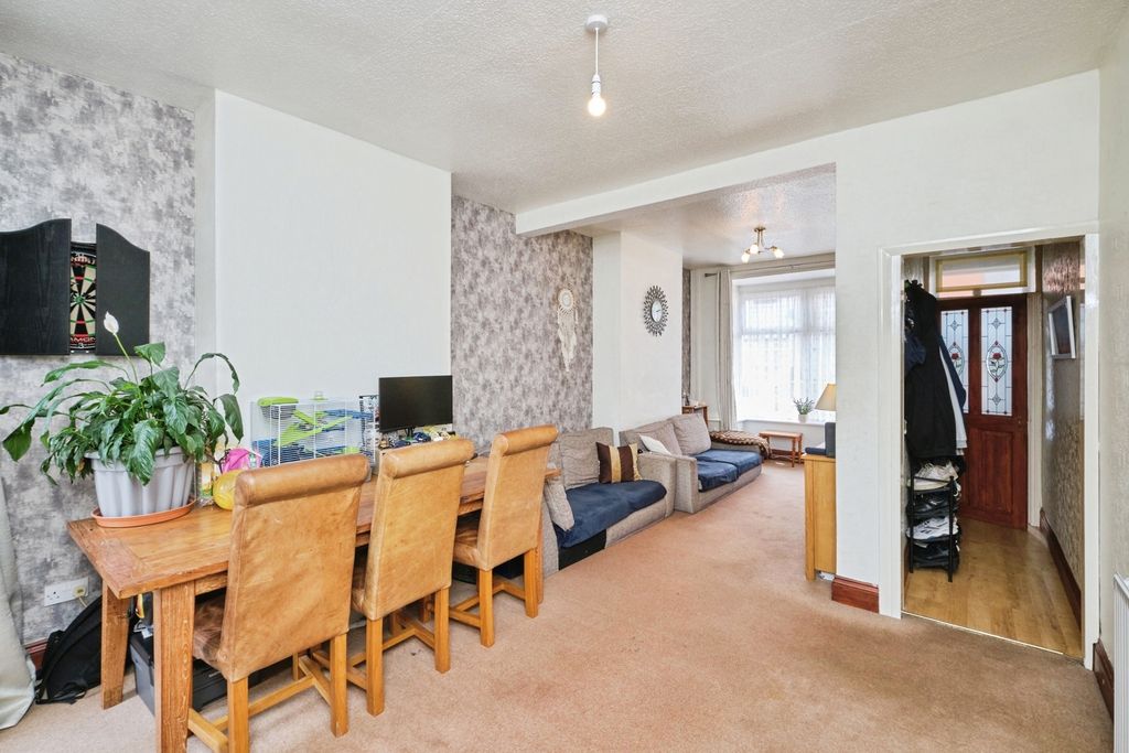 Property photo 2 of 17 Photo