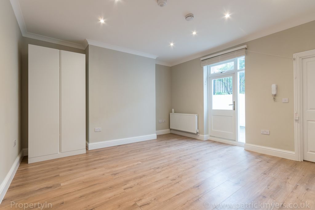 Property photo 3 of 14 The Gardens