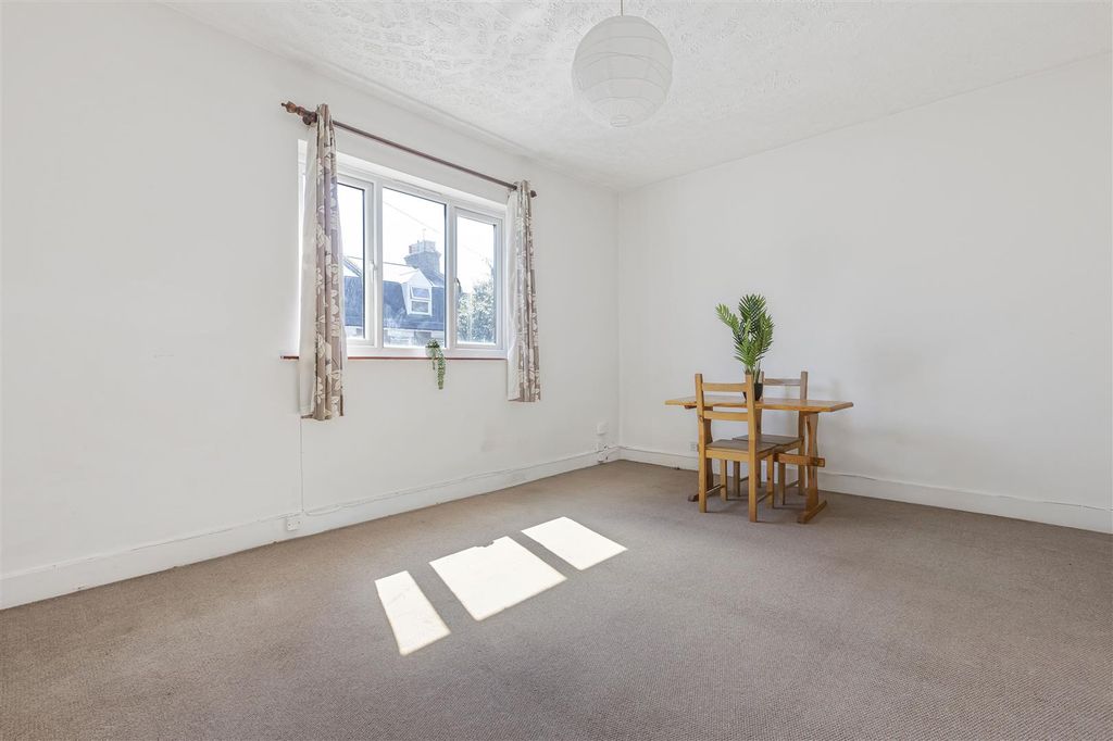 Property photo 2 of 25 2