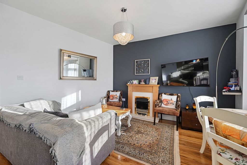 Property photo 1 of 11 8