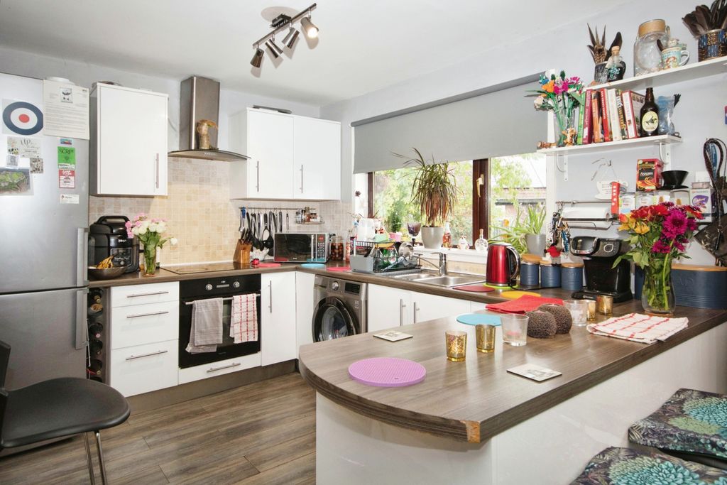 Property photo 3 of 15 Kitchen