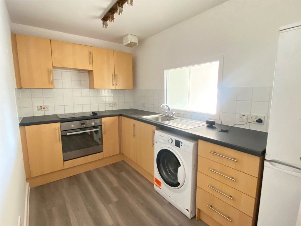 Property photo 3 of 7 Kitchen