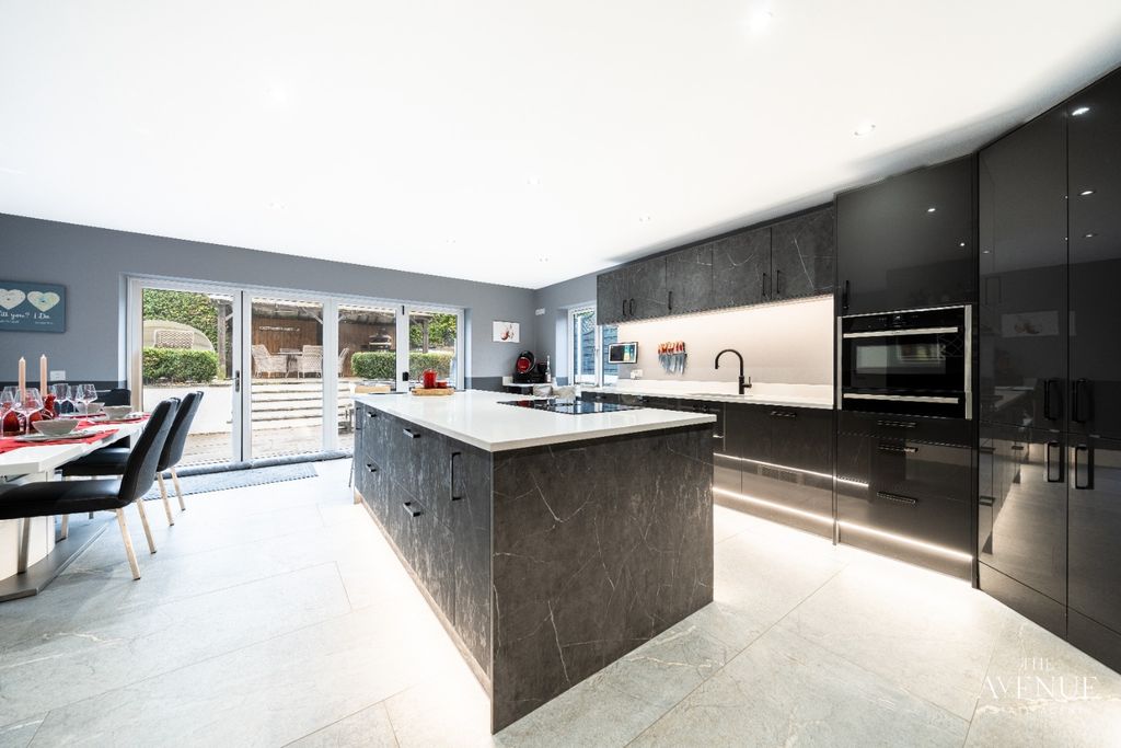 Property photo 2 of 33 3618476