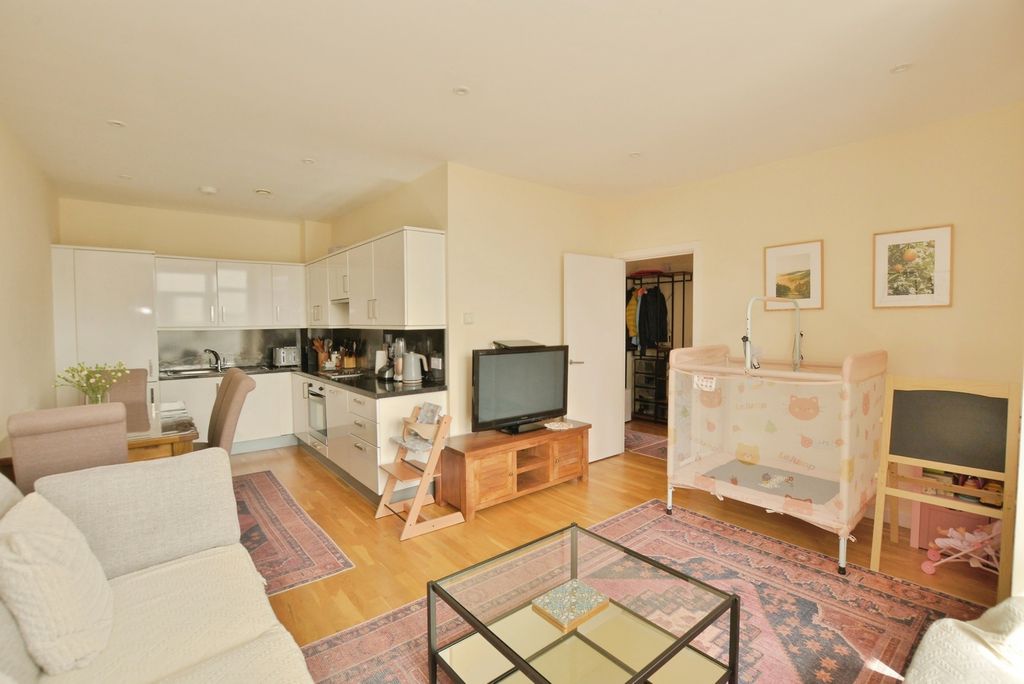 Property photo 1 of 8 Kitchen/Dining Room