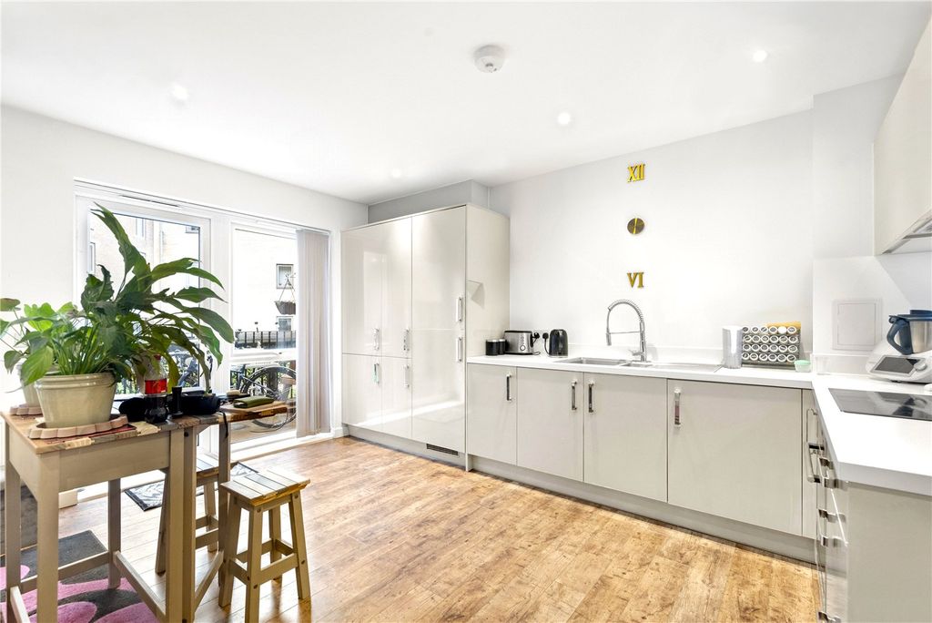 Property photo 3 of 12 Picture No. 11