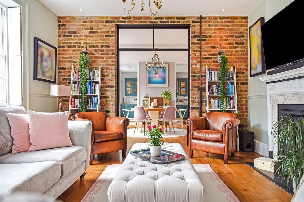 Property photo 2 of 22