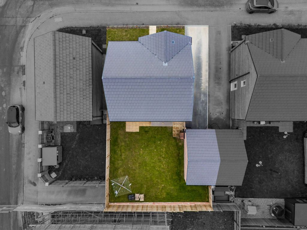 Property photo 2 of 37