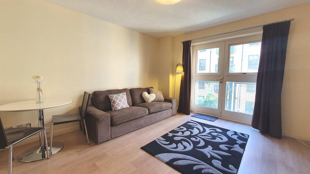 Property photo 2 of 35 Living Room