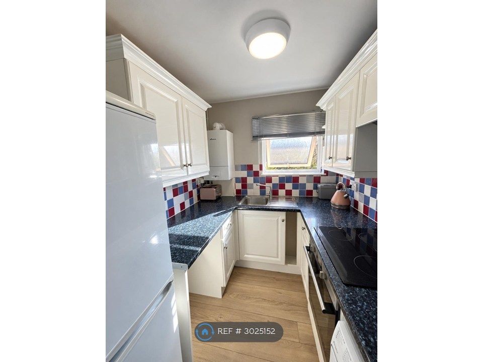 Property photo 3 of 9 Kitchen