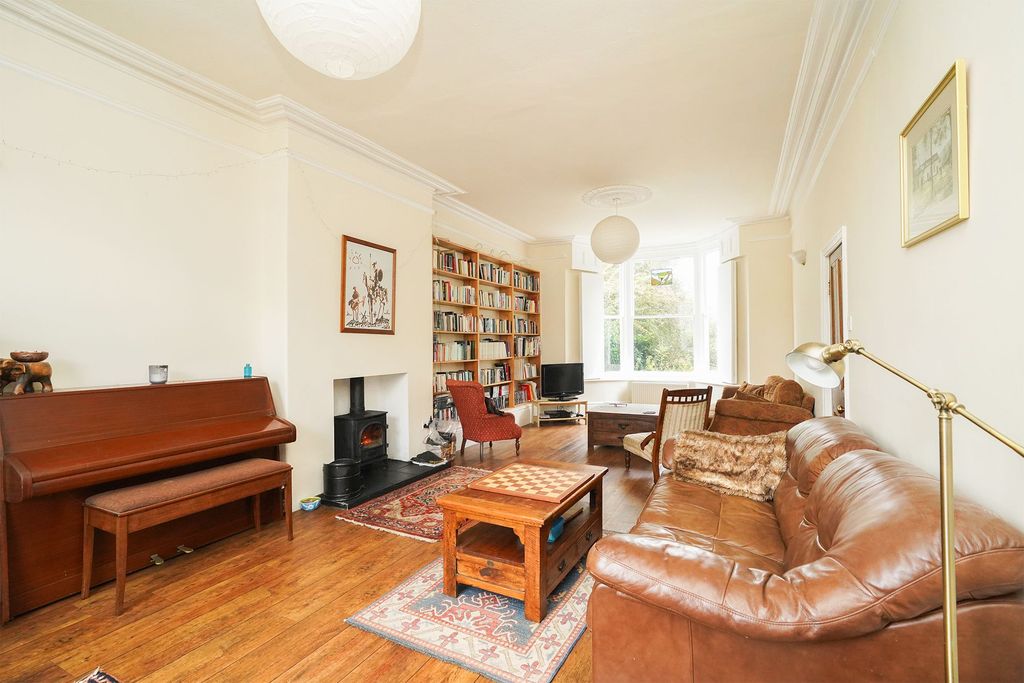 Property photo 2 of 26