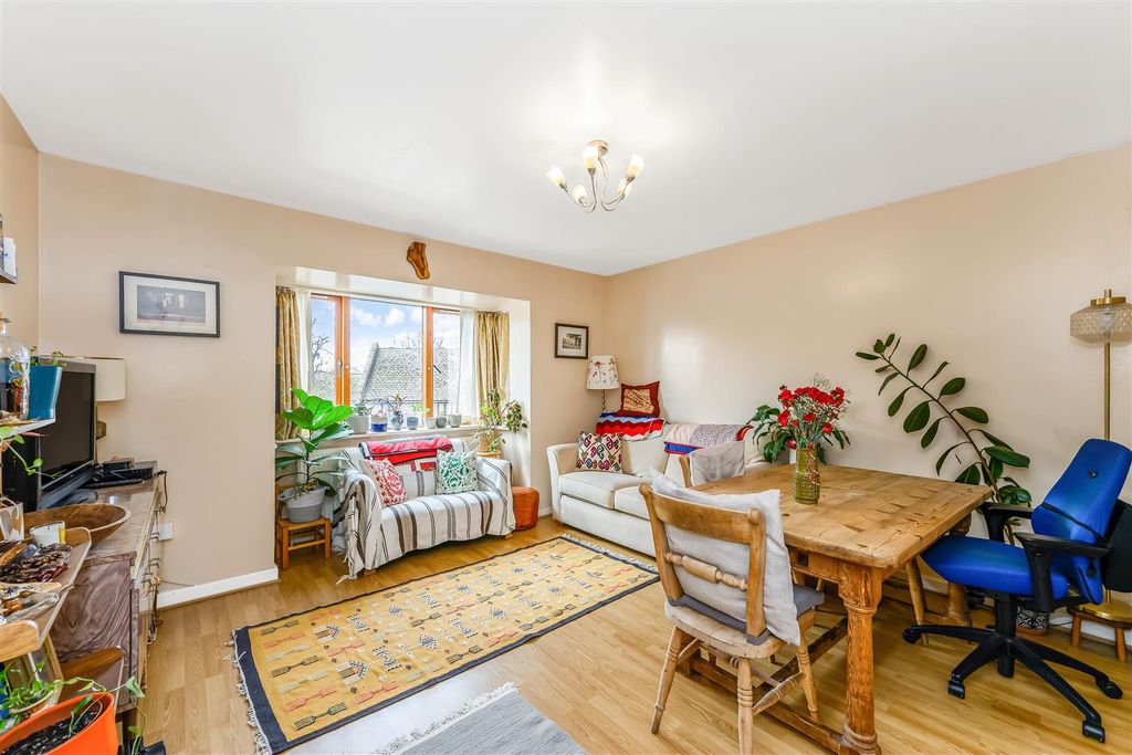 Property photo 3 of 15 23 Anglian Road-11.Jpg