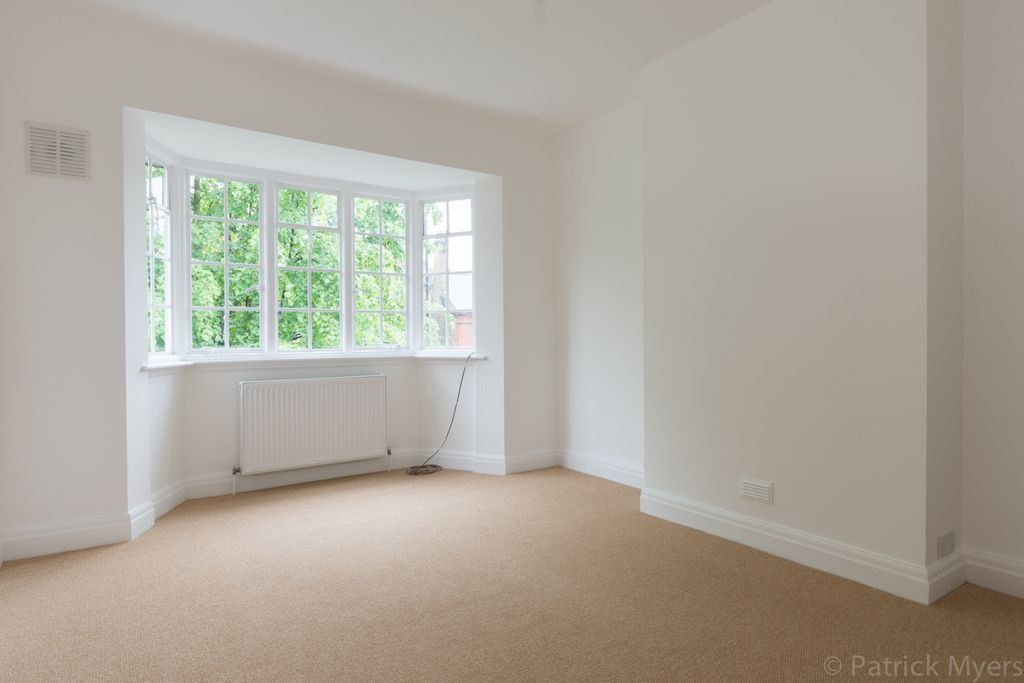 Property photo 3 of 13 2 Braeside Court-2