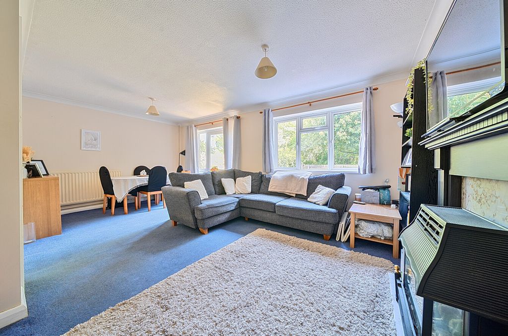 Property photo 2 of 12 1442138-1-69Ef296...