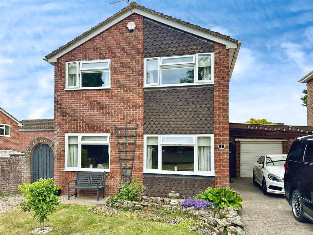 Property photo 1 of 20 1 Bigstone Close