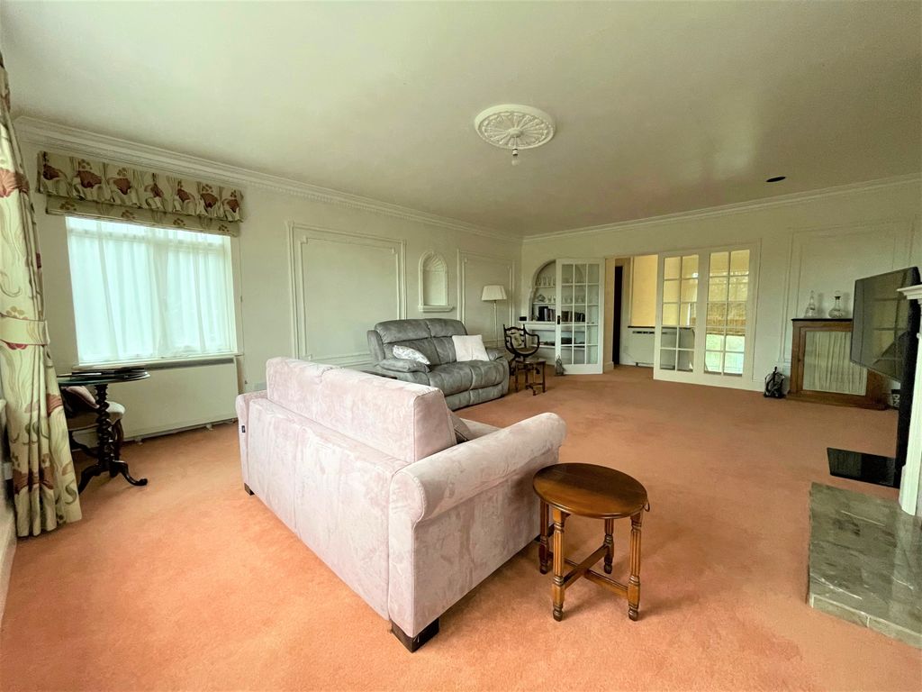 Property photo 3 of 28