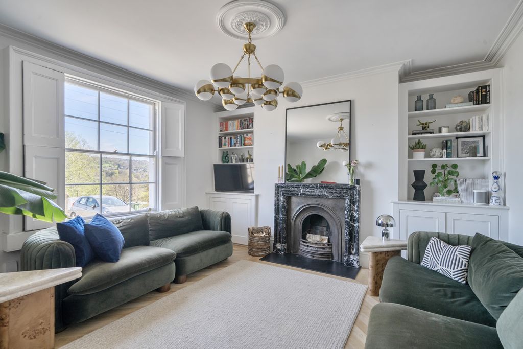 Property photo 3 of 20 Sitting Room