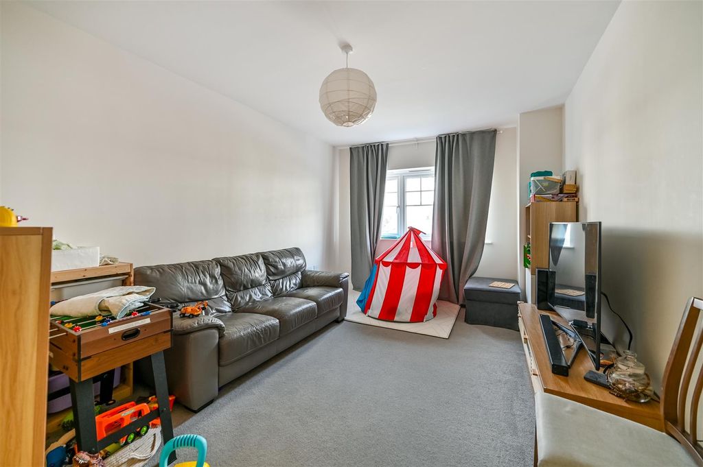 Property photo 2 of 16