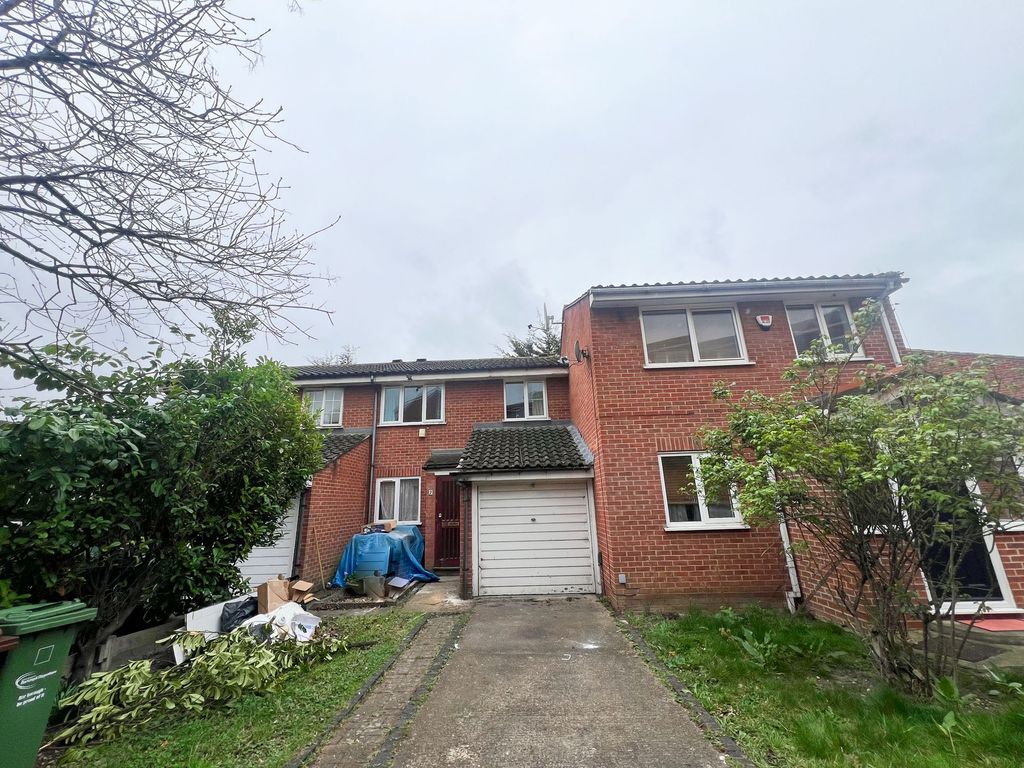 Property photo 1 of 11 Gurney Close Ig11
