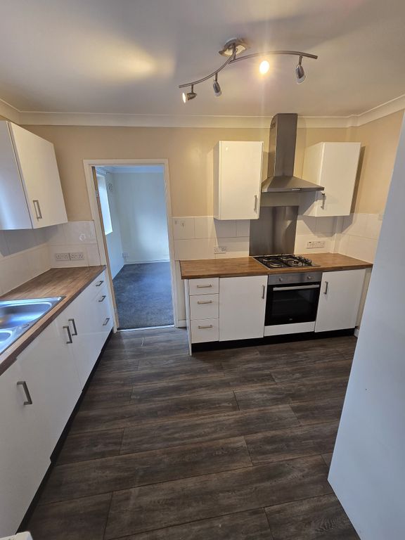 Property photo 3 of 13 Kitchen