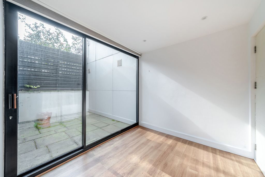 Property photo 2 of 16 1433141-3-69c1148...