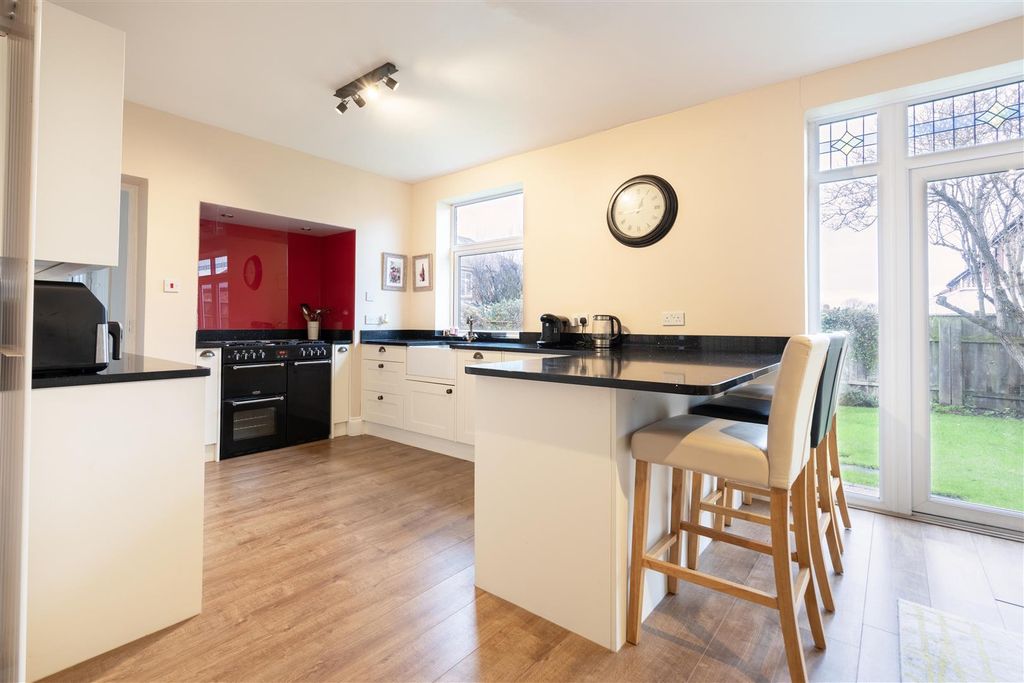 Property photo 3 of 10 Kitchen / Diner