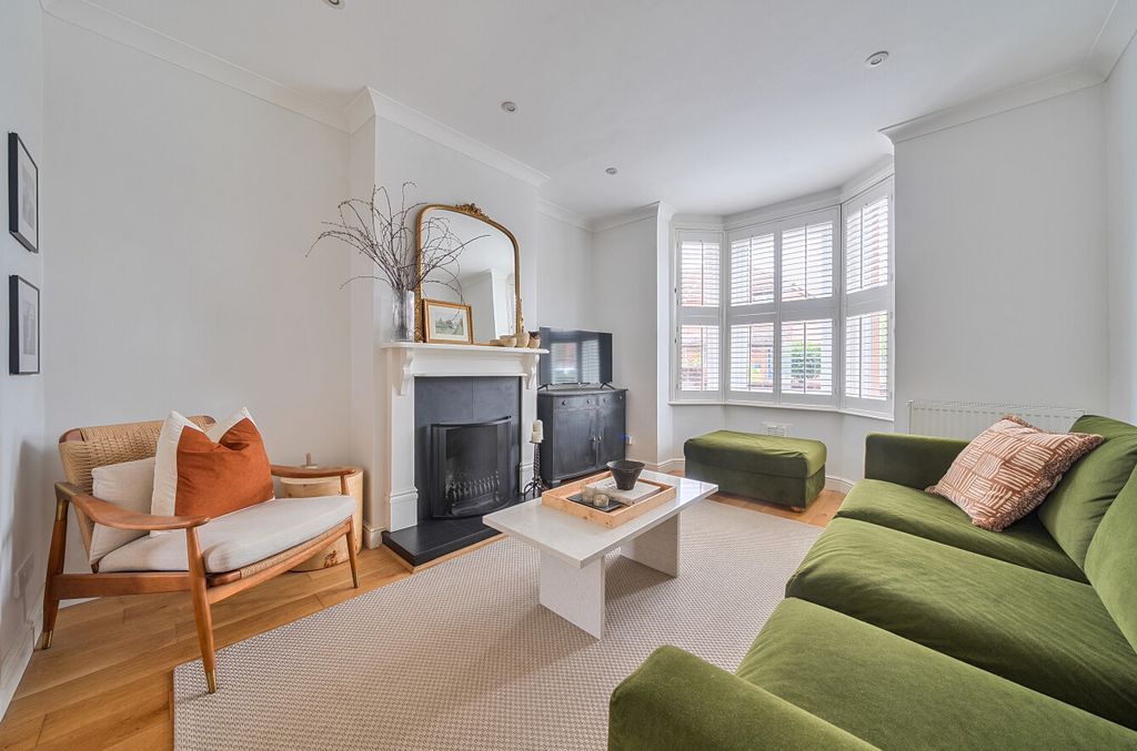 Property photo 3 of 10 1330658-15-6880A6...