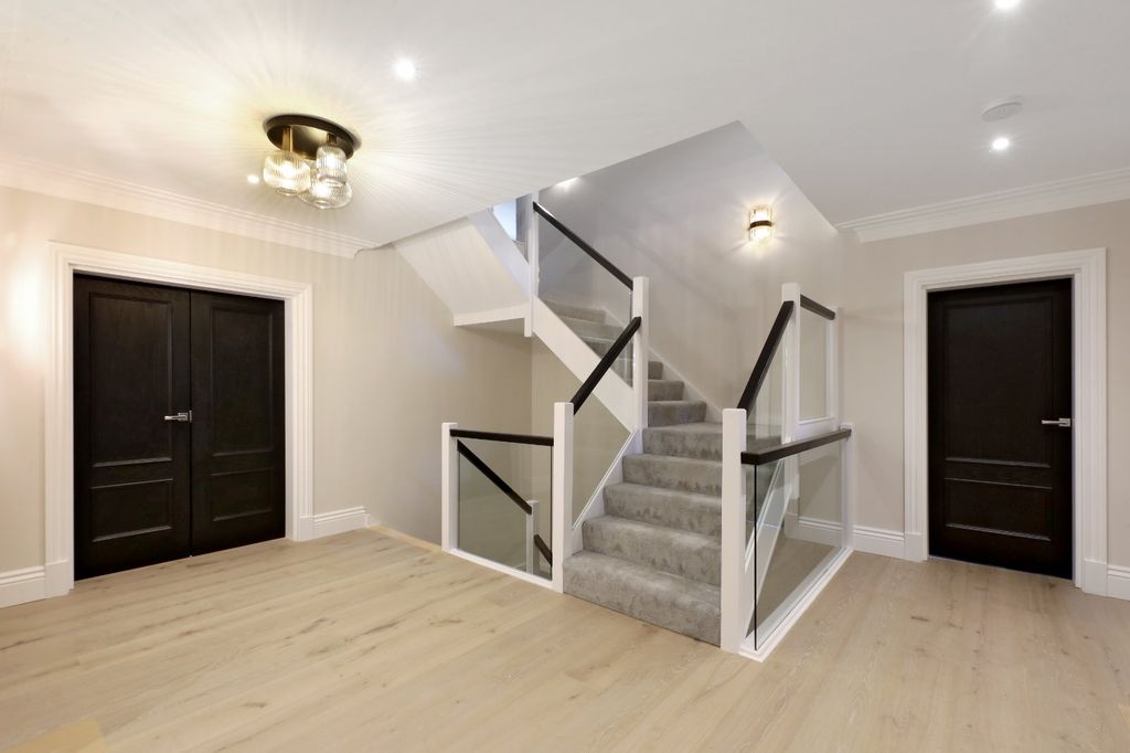Property photo 3 of 20 Hallway