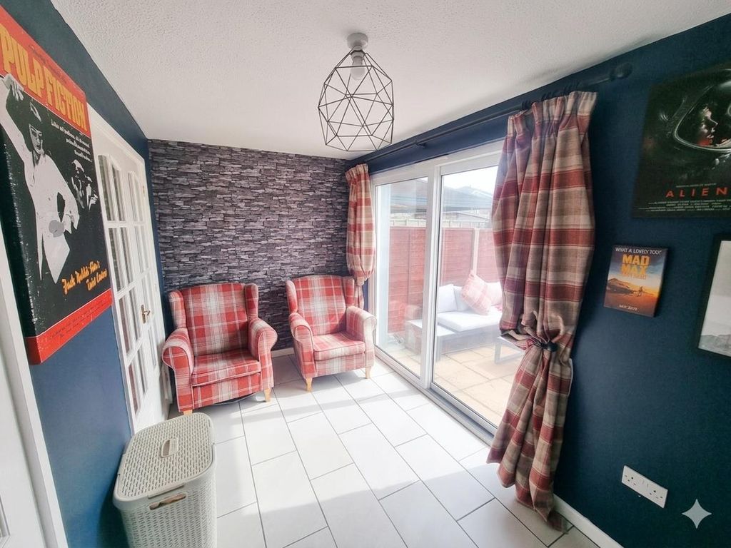 Property photo 3 of 17 Sitting Room