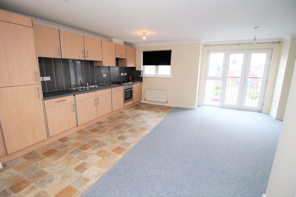 Property photo 3 of 9 Lounge Into Kitchen