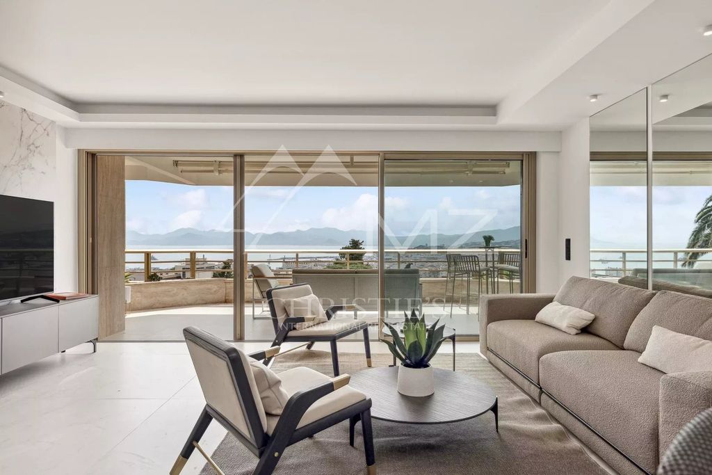 Property photo 1 of 9 Superb Apartment With Panoramic Sea View