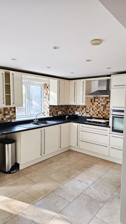 Property photo 3 of 8 Yoxley Dr Ig2