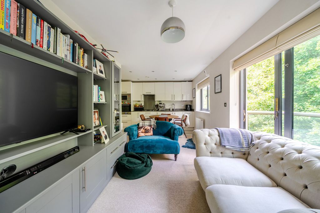 Property photo 2 of 20 1312354-9-685018A...