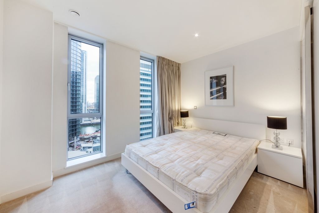 Property photo 2 of 10 Bedroom