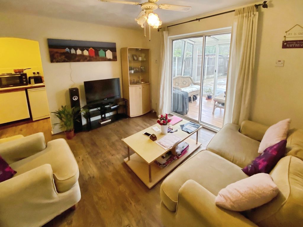Property photo 2 of 7