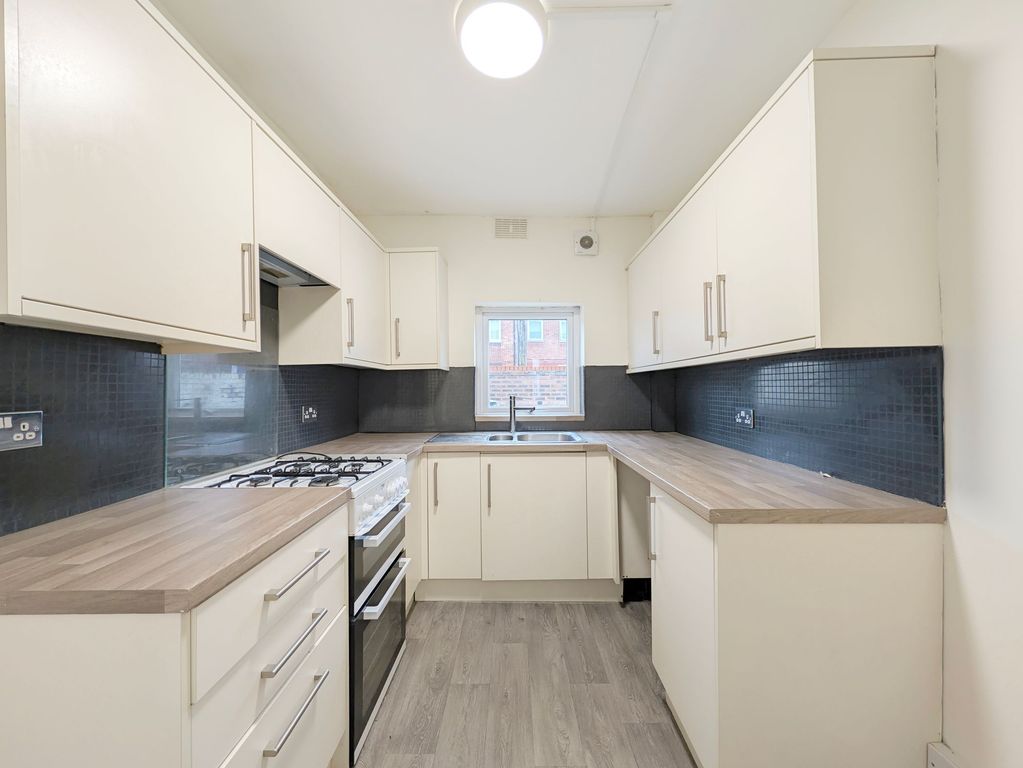Property photo 2 of 18 Kitchen