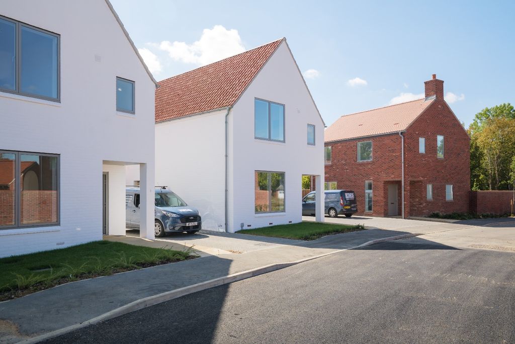 Property photo 1 of 25 5504930