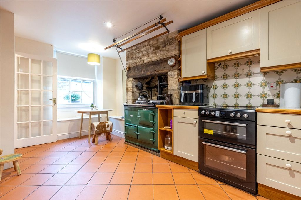 Property photo 2 of 15 Picture No. 23