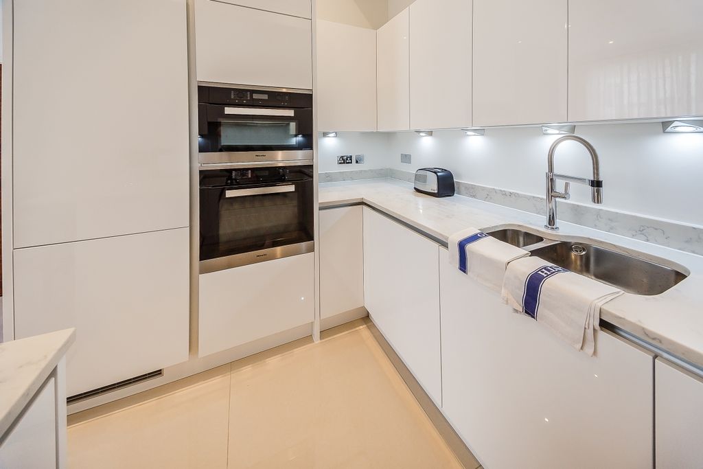 Property photo 3 of 12 8317243-Interior31