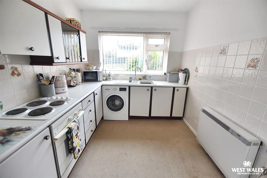 Property photo 3 of 18 9 (60).Jpg