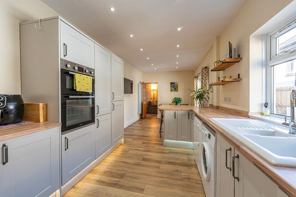 Property photo 2 of 42