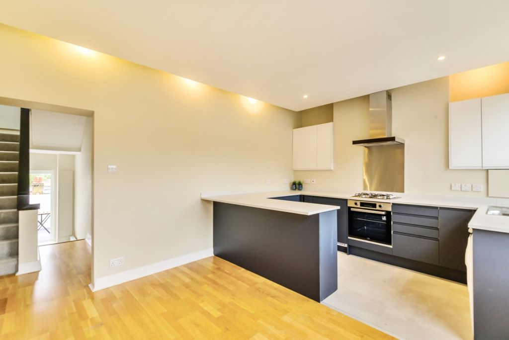 Property photo 2 of 13 899631 (12)