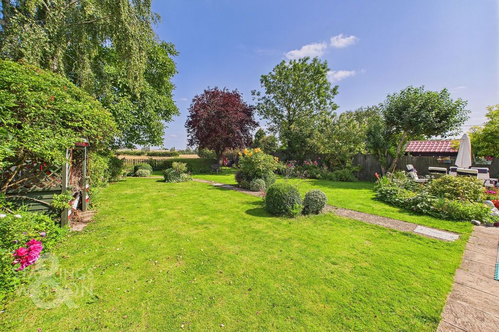 Property photo 2 of 32
