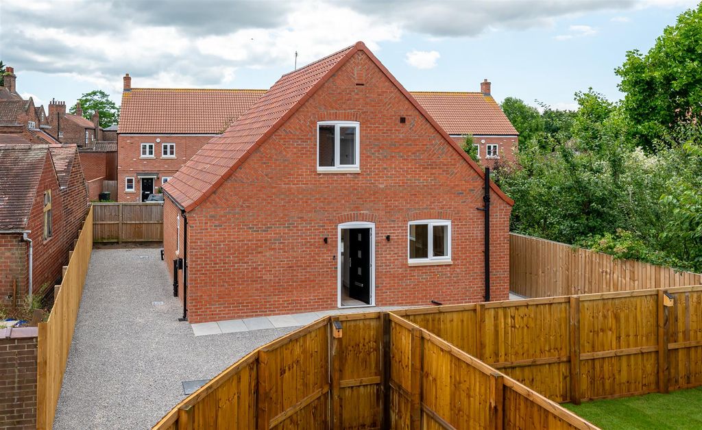 Property photo 1 of 17 External